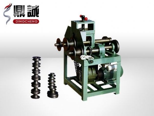點擊查看詳細信息<br>標題：立式多功能滾動式彎管機 閱讀次數：5784