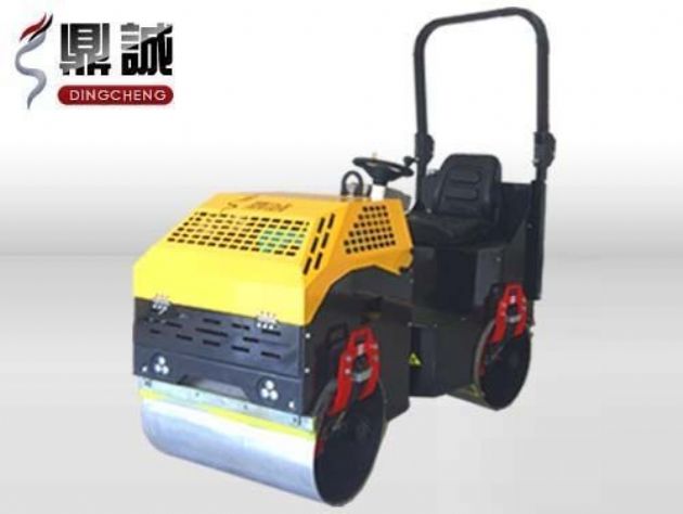 點(diǎn)擊查看詳細(xì)信息<br>標(biāo)題：1噸全液壓振動(dòng)壓路機(jī) 閱讀次數(shù)：15416